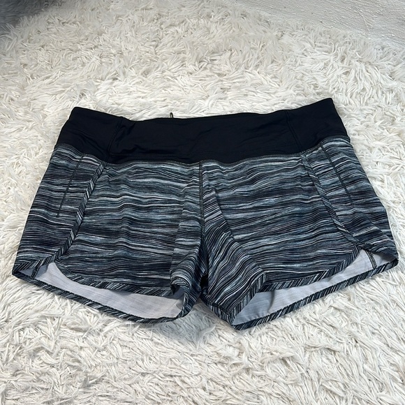 Lululemon Run Times Short (4-way Stretch 4") Low Tide Alpine White Black / Black - Picture 1 of 6